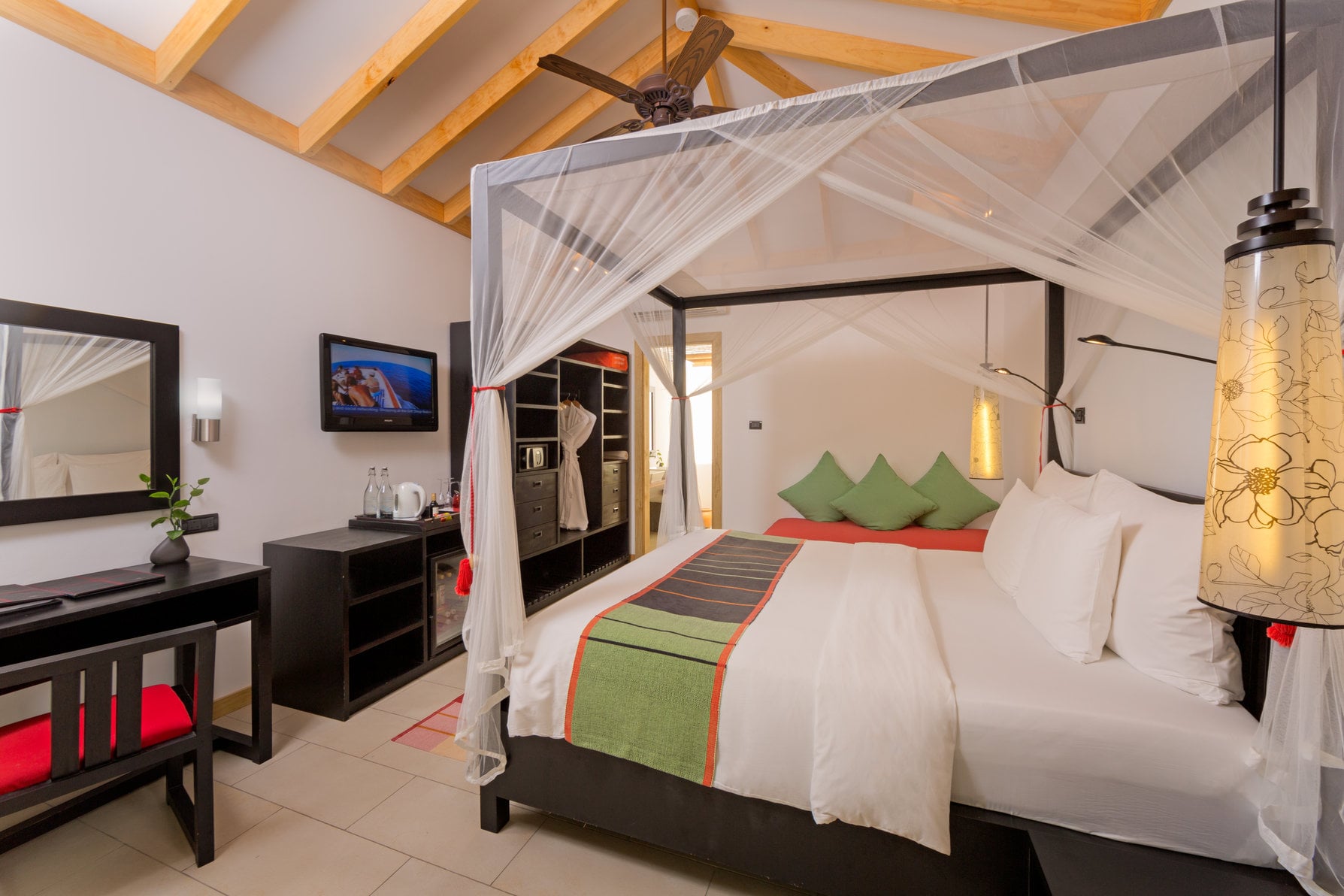 Tropical Villa Interieur im Vilamendhoo Island Resort & Spa