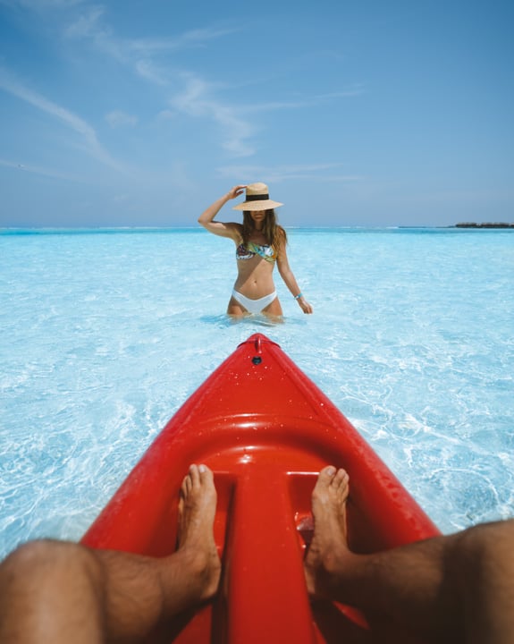 Foto geteilt von Villa Nautica, Maldives am 15. Juli 2026, markiert @visitmaldives und @villaresortsmaldives. Möglicherweise ein Bild von Kajak, Jetski, Kanu, Floß, Gewässer, Strand und Text.
