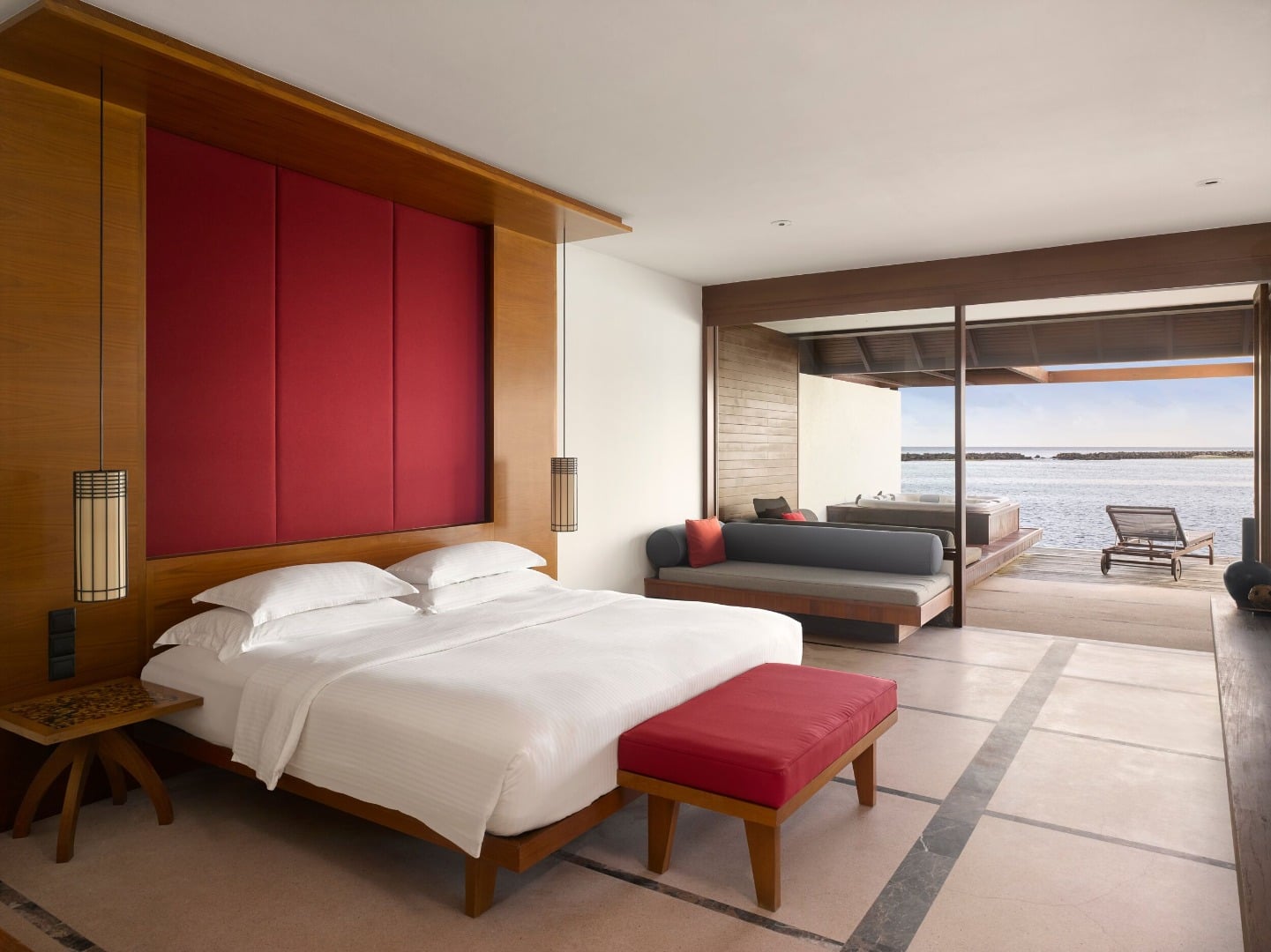 Water Villa mit Whirlpool in Villa Nautica Maldives
