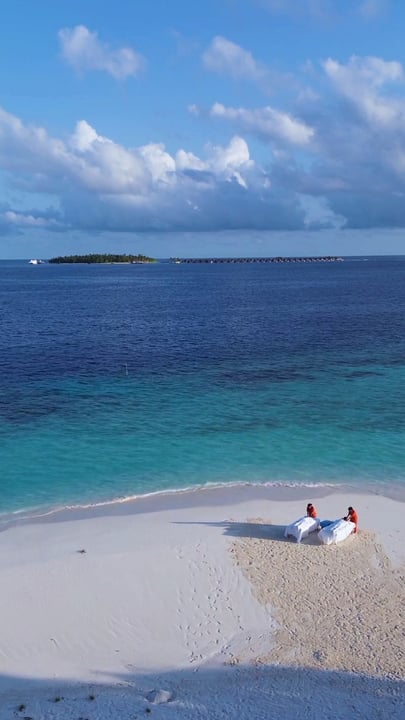 Tra la brezza marina e il suono delle onde, non resta altro da fare che respirare. Fuggi verso l'isola privata di Gaathafushi per un massaggio circondato solo da acque turchesi, tropicali