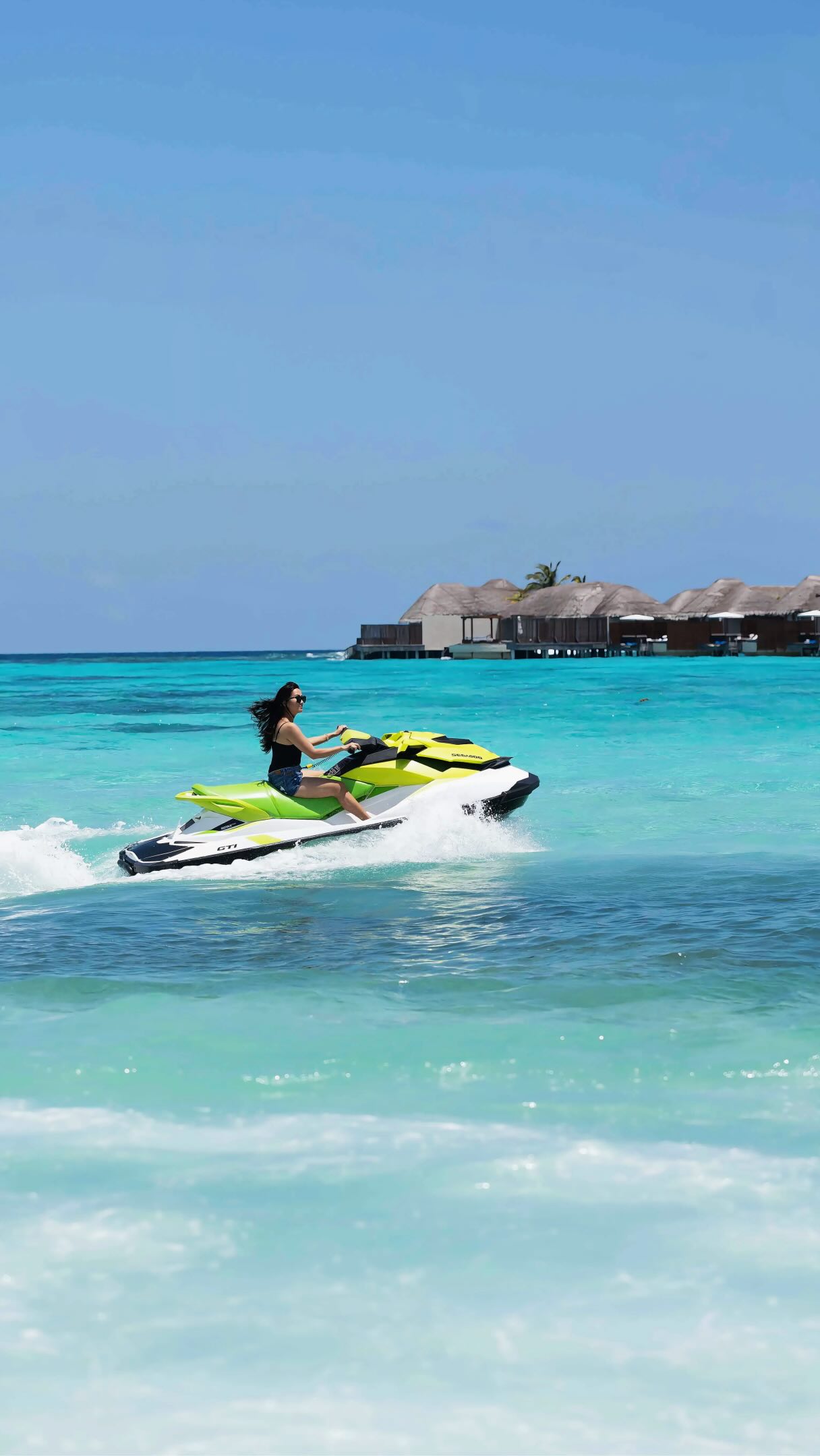 Jouez à votre façon à travers le bleu infini. Explorez des récifs en snorkeling, mettez le cap vers de nouveaux horizons, et faites des vagues où que vous mène la journée.

#WMaldives #TheOriginalWavemaker #WHotels