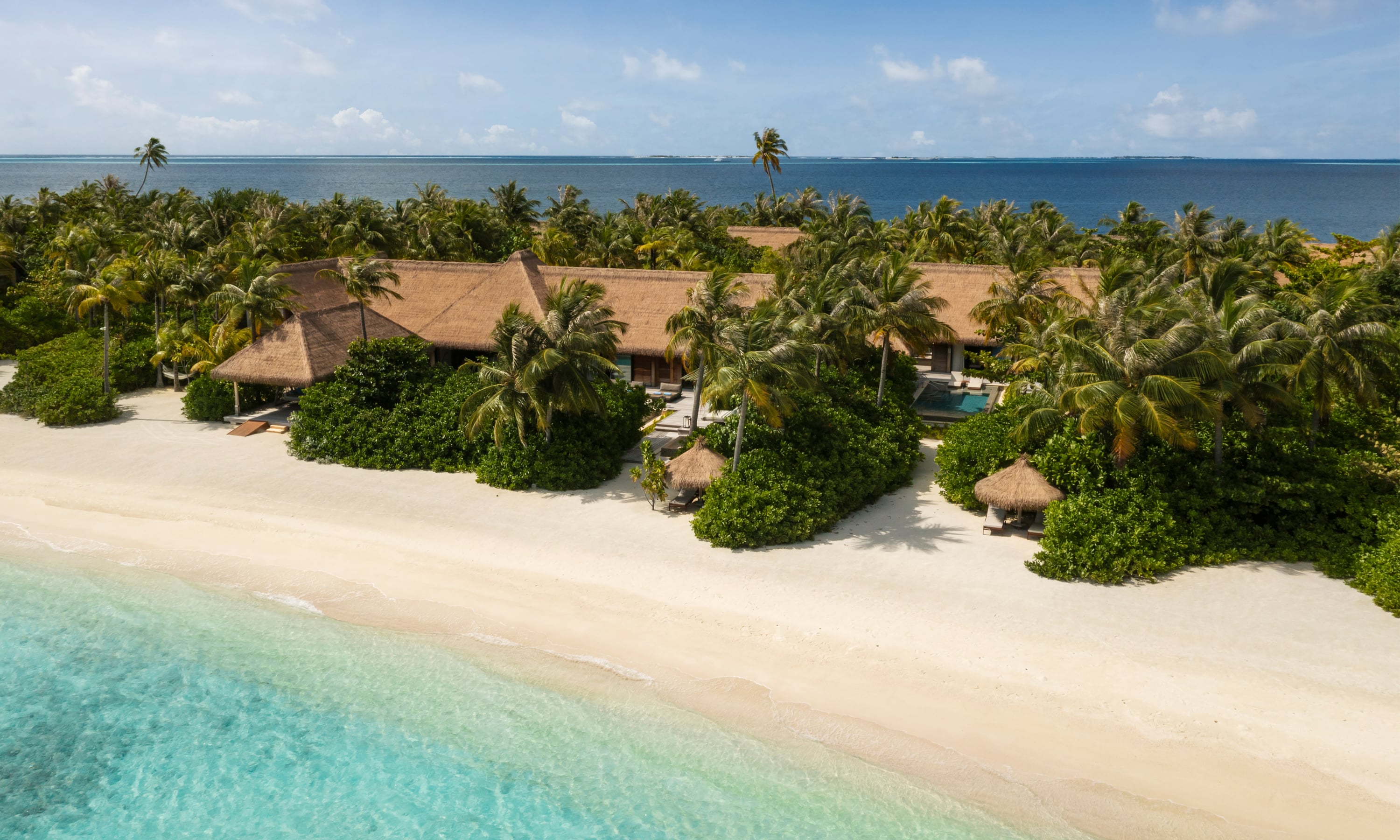 Luftaufnahme der Three Bedroom Beach Villa bei Waldorf Astoria Maldives Ithaafushi