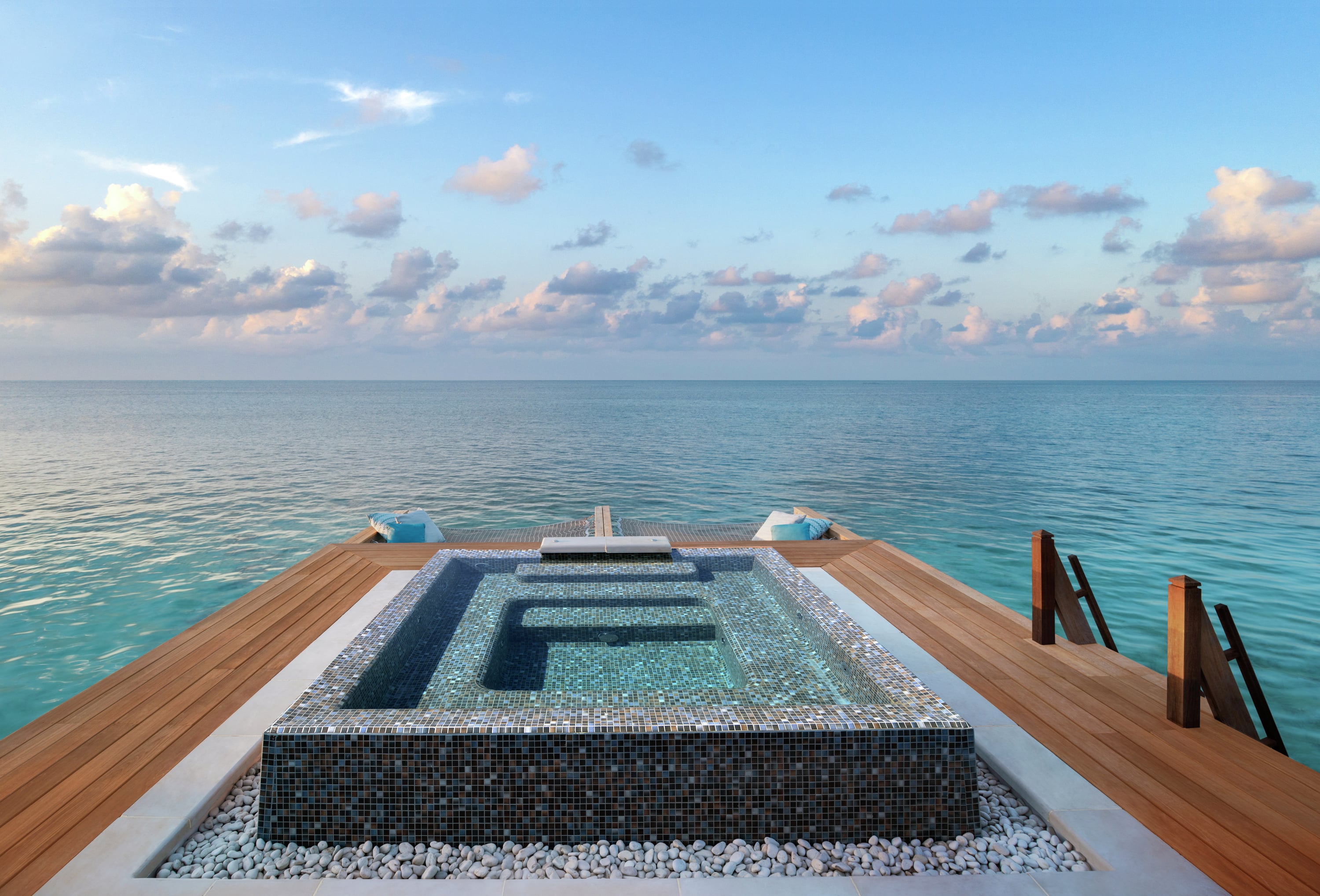 Three Bedroom Overwater Villa - Jacuzzi bei Waldorf Astoria Maldives Ithaafushi