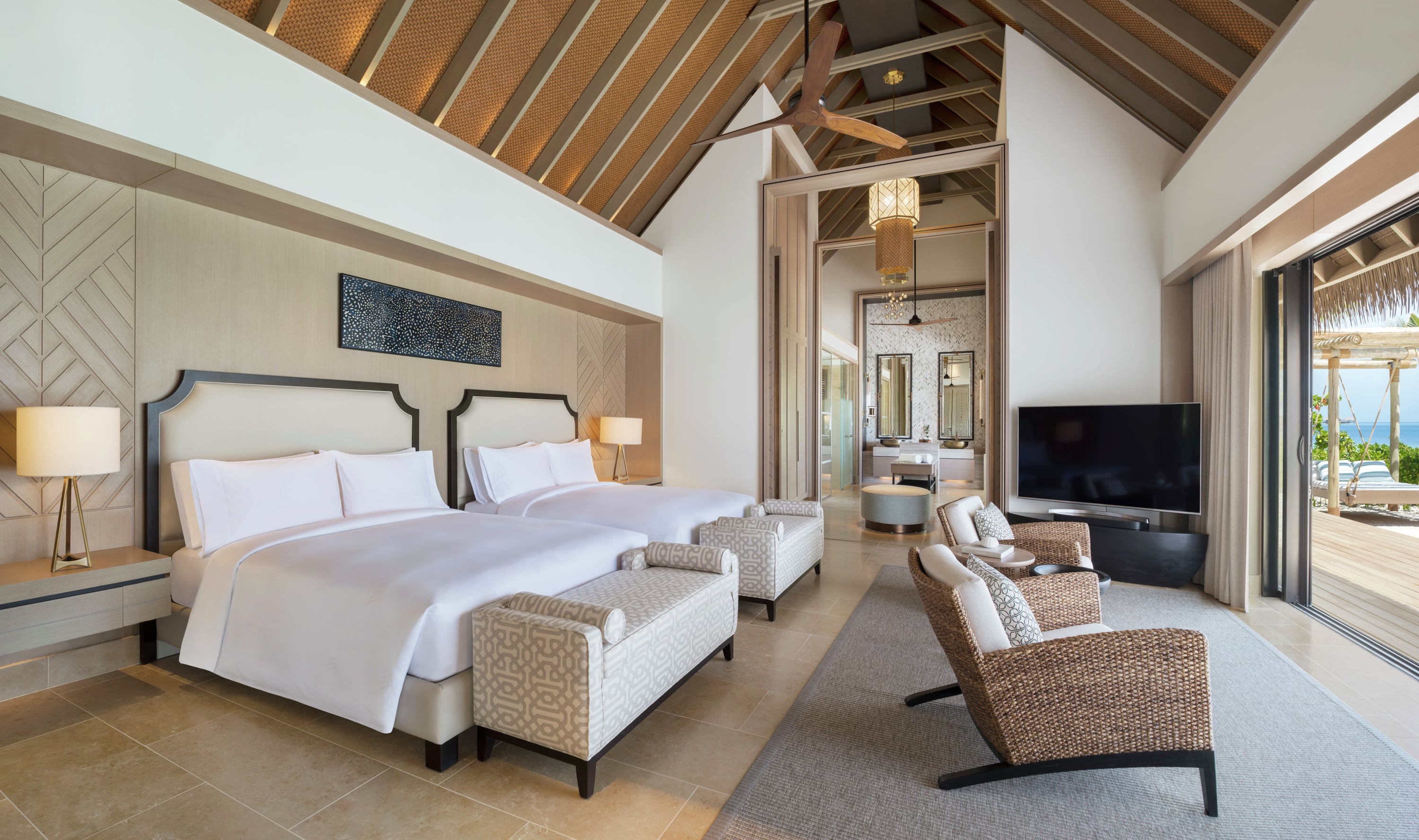Beach Villa mit zwei Queen-Betten bei Waldorf Astoria Maldives Ithaafushi