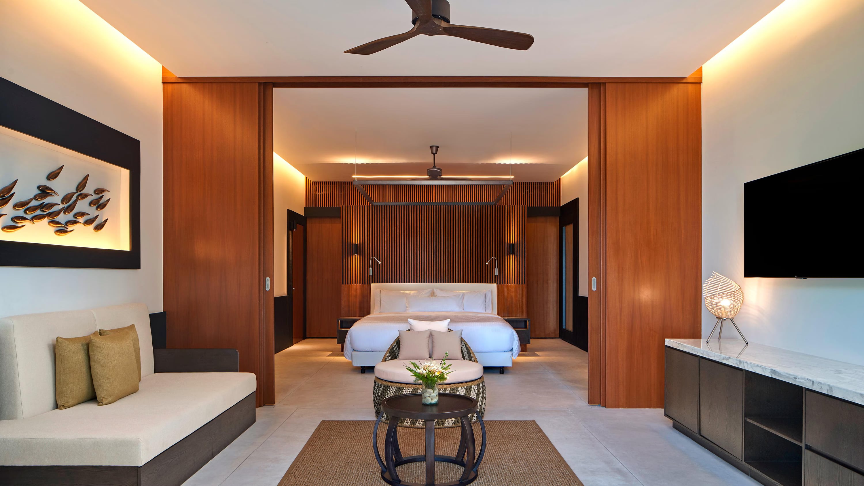 Wohnbereich, Deluxe Beach Villa - Pool at The Westin Maldives Miriandhoo Resort