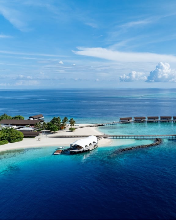 Von The Westin Maldives am 26. August 2026 geteiltes Foto mit Markierung von @westin. Könnte ein Bild von Horizont, Ocean und Text sein.