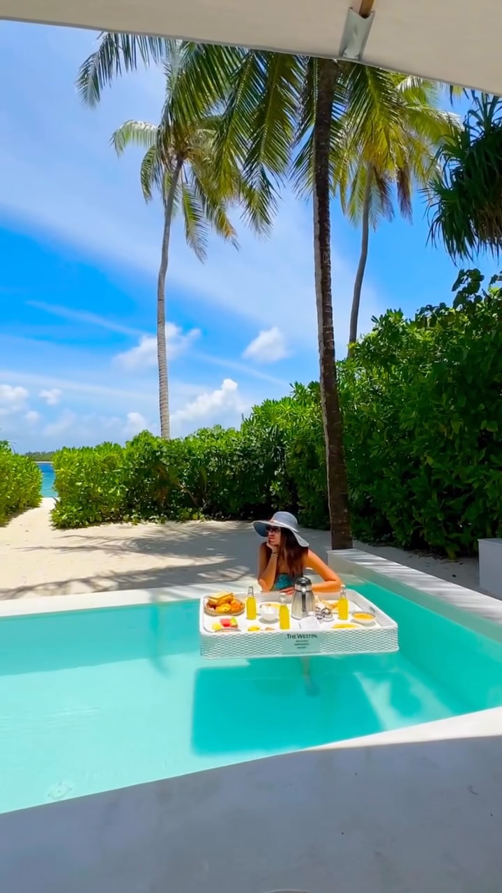 Perché alcune mattine meritano di essere servite sull'acqua.

Colazione galleggiante catturata da @danahalabii 

 #WestinMaldives #Westin #VisitMaldives