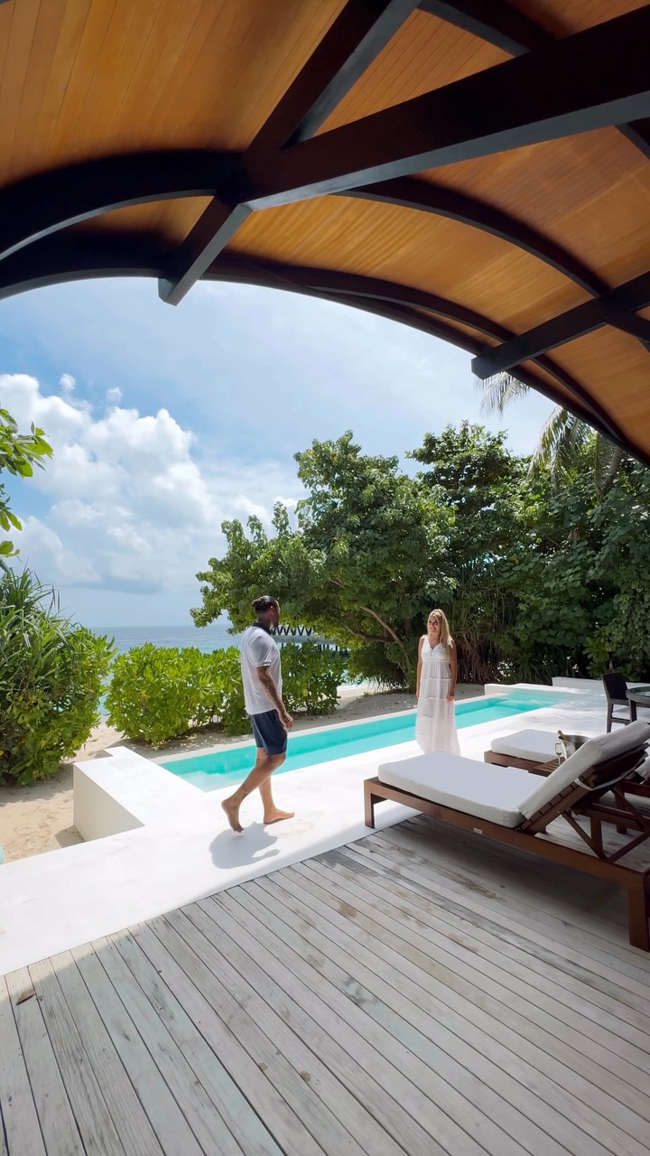 Un santuario per te e la tua metà, immerso nel verde lussureggiante e a pochi passi dalla riva sabbiosa.

#WestinMaldives #Westin #VisitMaldives