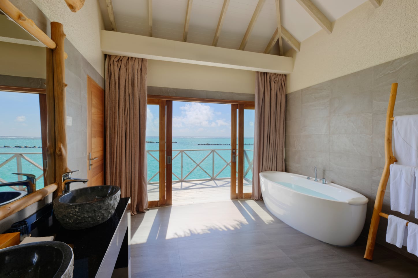 Aqua Suite mit privatem Pool im You & Me by Cocoon Maldives